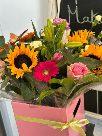 Sunshine - Lovely bright collection of flowers