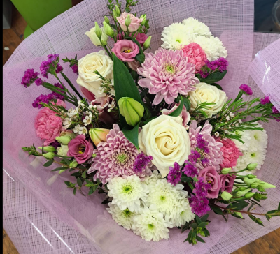 Pink Whisper - A soft and graceful hand-tied bouquet arranged in delicate shades of blush pink, ivory, and white. Beautifully wrapped and full of texture and elegance, this design brings a sense of warmth, love, and gentle charm. Perfect for birthdays, anniversaries, thank you gifts, or simply brightening someone’s day.